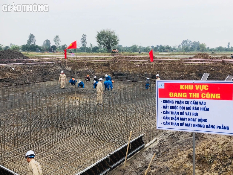 Thi c&ocirc;ng xuy&ecirc;n Tết để đường d&acirc;y 500kV mạch 3 ho&agrave;n th&agrave;nh v&agrave;o th&aacute;ng 6- Ảnh 1.