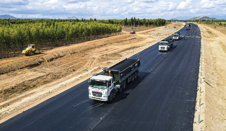 Chỉ tiến kh&ocirc;ng l&ugrave;i, thần tốc l&agrave;m cao tốc- Ảnh 1.