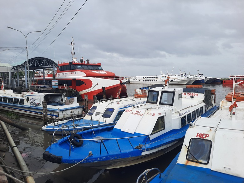 Kh&aacute;ch ra đảo Ph&uacute; Quốc tăng mạnh dịp Tết
- Ảnh 1.