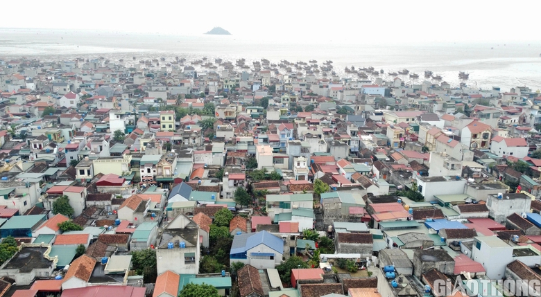 L&agrave;ng đ&ocirc;ng d&acirc;n nhất nước v&agrave; tục lệ ăn Tết k&eacute;o d&agrave;i gần cả th&aacute;ng- Ảnh 1.