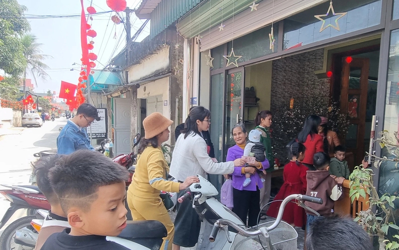 L&agrave;ng đ&ocirc;ng d&acirc;n nhất nước v&agrave; tục lệ ăn Tết k&eacute;o d&agrave;i gần cả th&aacute;ng- Ảnh 6.