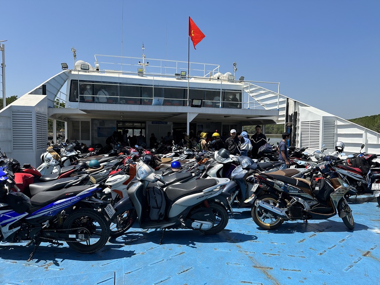 M&ugrave;ng 3 Tết, người d&acirc;n vi vu bằng xe m&aacute;y du xu&acirc;n qua ph&agrave; biển Cần Giờ sang Vũng T&agrave;u- Ảnh 3.