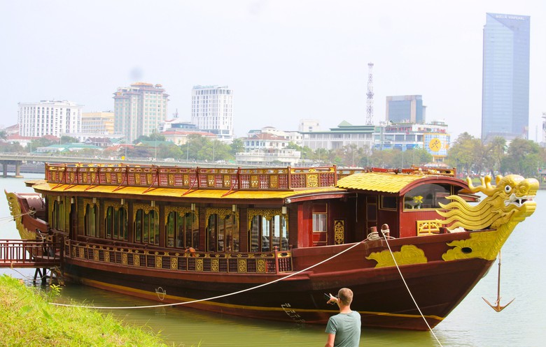 Ngắm rồng cả tr&ecirc;n cạn lẫn dưới s&ocirc;ng ở Cố đ&ocirc; Huế- Ảnh 2.