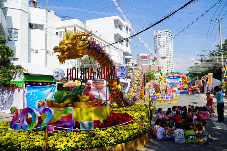 Kh&aacute;nh H&ograve;a: S&acirc;n bay, cao tốc thuận lợi đẩy lượng kh&aacute;ch du Xu&acirc;n tăng cao- Ảnh 4.