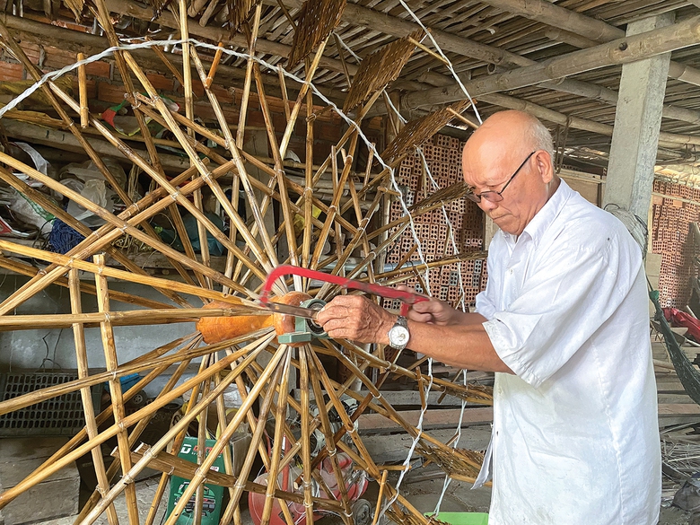 Người cuối c&ugrave;ng l&agrave;m bờ xe nước tr&ecirc;n s&ocirc;ng Tr&agrave;- Ảnh 1.