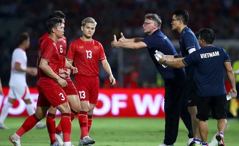 HLV Philippe Troussier: &ldquo;T&ocirc;i kh&ocirc;ng coi thất bại l&agrave; điều  đ&aacute;ng hổ thẹn&rdquo;- Ảnh 2.