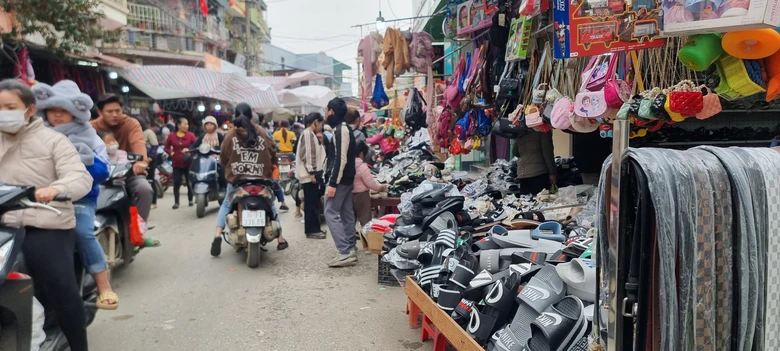 L&agrave;ng đ&ocirc;ng d&acirc;n nhất nước v&agrave; tục lệ ăn Tết k&eacute;o d&agrave;i gần cả th&aacute;ng- Ảnh 2.