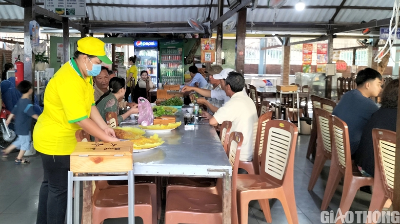 Du kh&aacute;ch về Bạc Li&ecirc;u dịp Tết nhớ thưởng thức m&oacute;n b&aacute;nh x&egrave;o trứ danh- Ảnh 12.