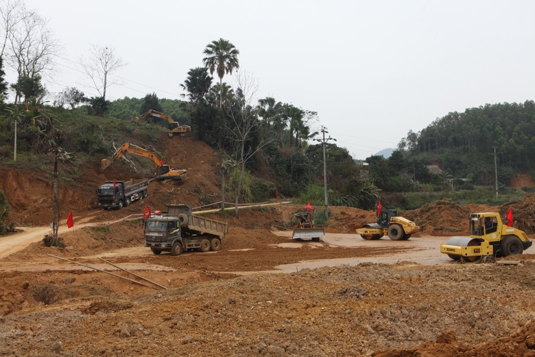 Rộn tiếng m&aacute;y tr&ecirc;n c&ocirc;ng trường cao tốc Tuy&ecirc;n Quang - H&agrave; Giang ngay đầu năm mới- Ảnh 7.