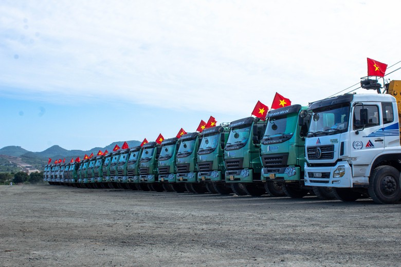 Hơn 300 đầu m&aacute;y sẵn s&agrave;ng bứt tốc tiến độ dự &aacute;n Ch&iacute; Thạnh - V&acirc;n Phong sau Tết- Ảnh 1.