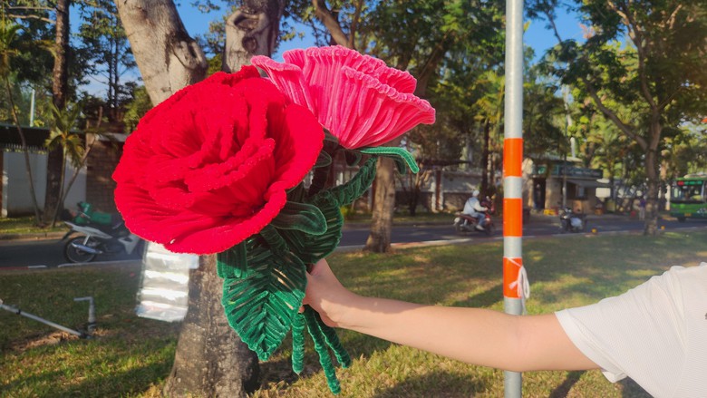 Hoa v&agrave; qu&agrave; lễ t&igrave;nh nh&acirc;n 14/2 chờ người mua- Ảnh 11.