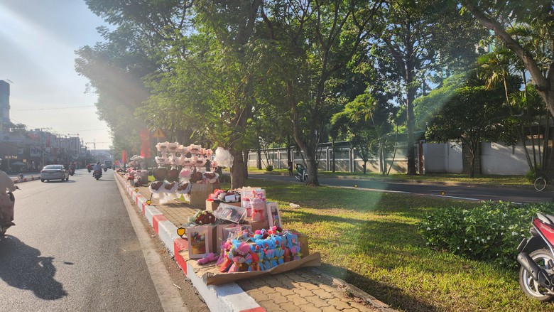 Hoa v&agrave; qu&agrave; lễ t&igrave;nh nh&acirc;n 14/2 chờ người mua- Ảnh 3.