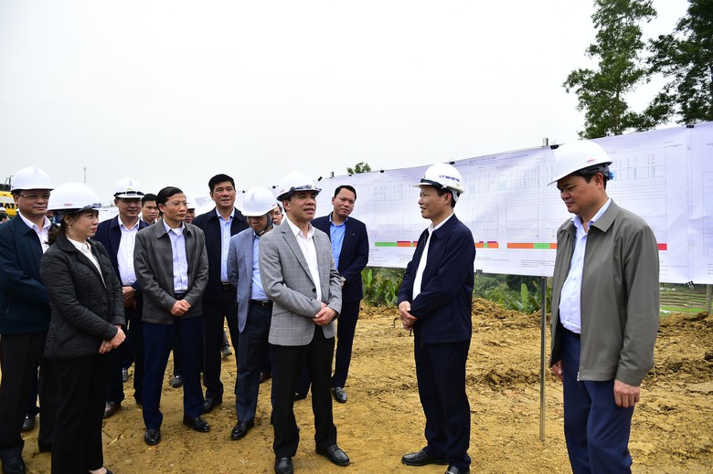 Rộn tiếng m&aacute;y tr&ecirc;n c&ocirc;ng trường cao tốc Tuy&ecirc;n Quang - H&agrave; Giang ngay đầu năm mới- Ảnh 6.