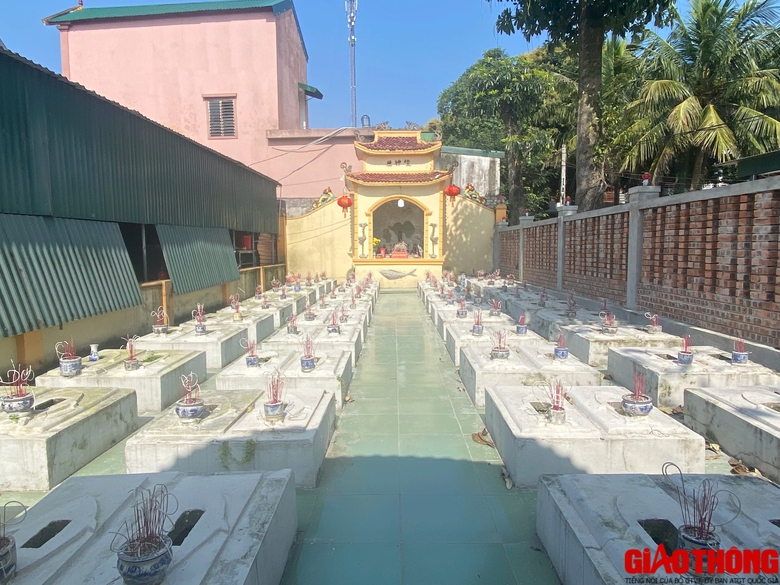 Li kỳ chuyện ngư d&acirc;n để tang, lập nghĩa trang thờ c&aacute; &ocirc;ng- Ảnh 2.