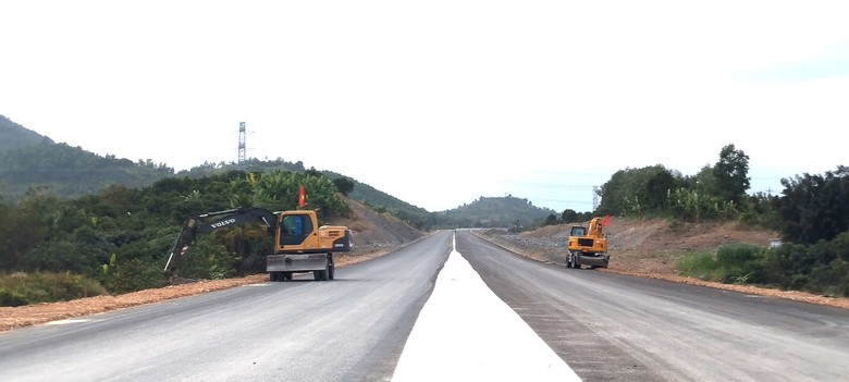 C&ocirc;ng trường cao tốc V&acirc;n Phong - Nha Trang hối hả thi c&ocirc;ng đầu Xu&acirc;n- Ảnh 9.