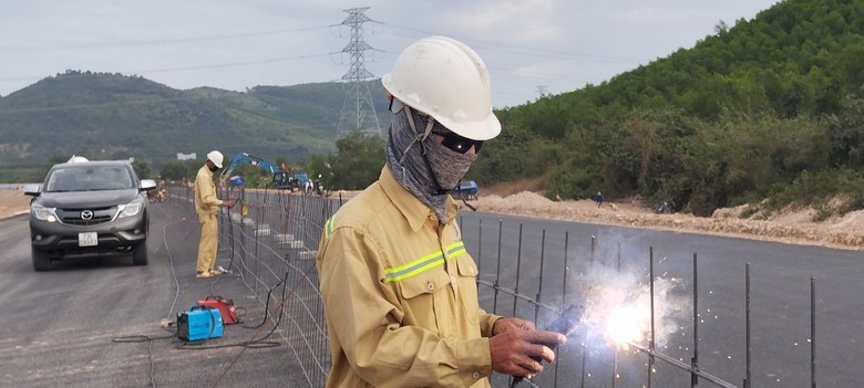 C&ocirc;ng trường cao tốc V&acirc;n Phong - Nha Trang hối hả thi c&ocirc;ng đầu Xu&acirc;n- Ảnh 3.