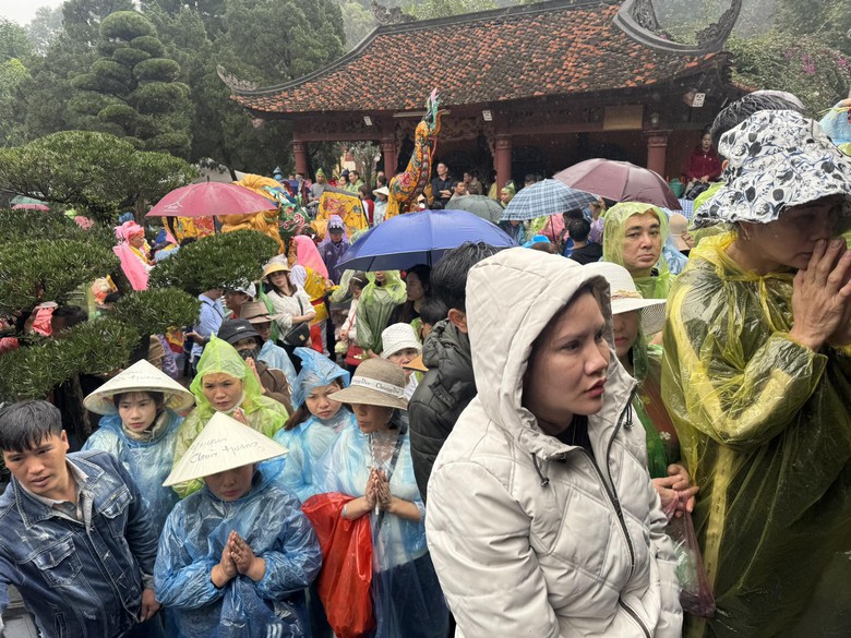 Ch&ugrave;a Hương khai hội, gi&aacute; v&eacute; tăng nhưng kh&ocirc;ng &ugrave;n tắc- Ảnh 5.