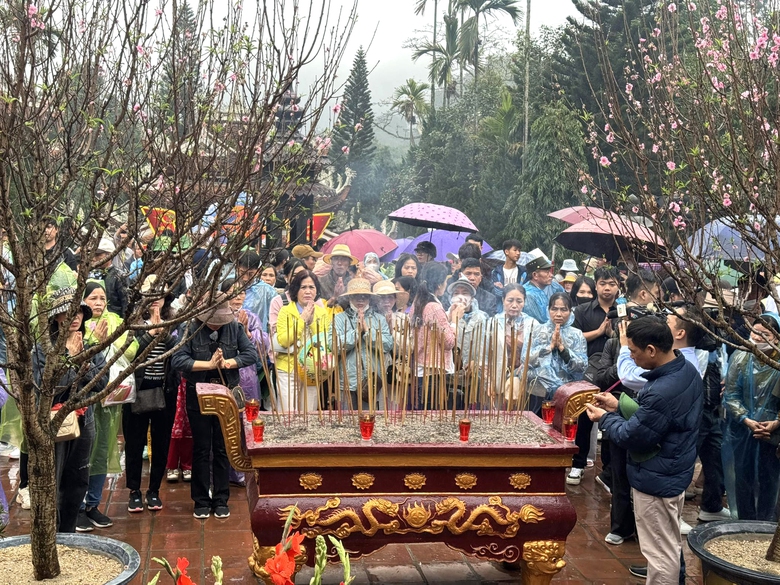 Ch&ugrave;a Hương khai hội, gi&aacute; v&eacute; tăng nhưng kh&ocirc;ng &ugrave;n tắc- Ảnh 8.