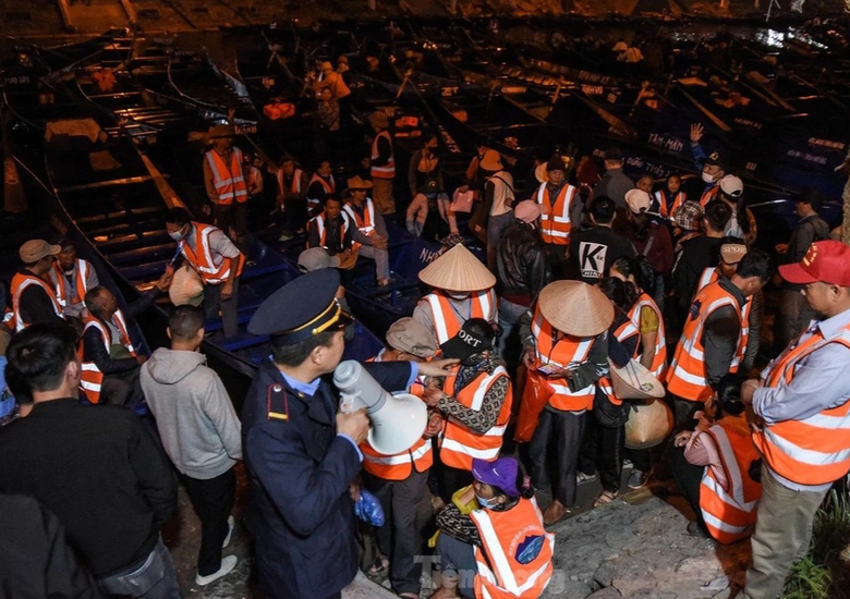 Ch&ugrave;a Hương khai hội, gi&aacute; v&eacute; tăng nhưng kh&ocirc;ng &ugrave;n tắc- Ảnh 2.