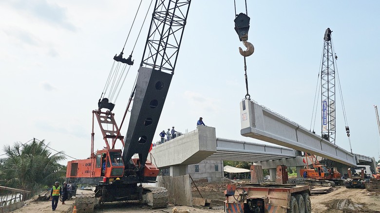 C&ocirc;ng trường cao tốc Ch&acirc;u Đốc - Cần Thơ - S&oacute;c Trăng nhộn nhịp sau kỳ nghỉ Tết- Ảnh 2.