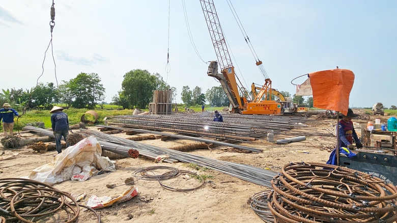 C&ocirc;ng trường cao tốc Ch&acirc;u Đốc - Cần Thơ - S&oacute;c Trăng nhộn nhịp sau kỳ nghỉ Tết- Ảnh 3.