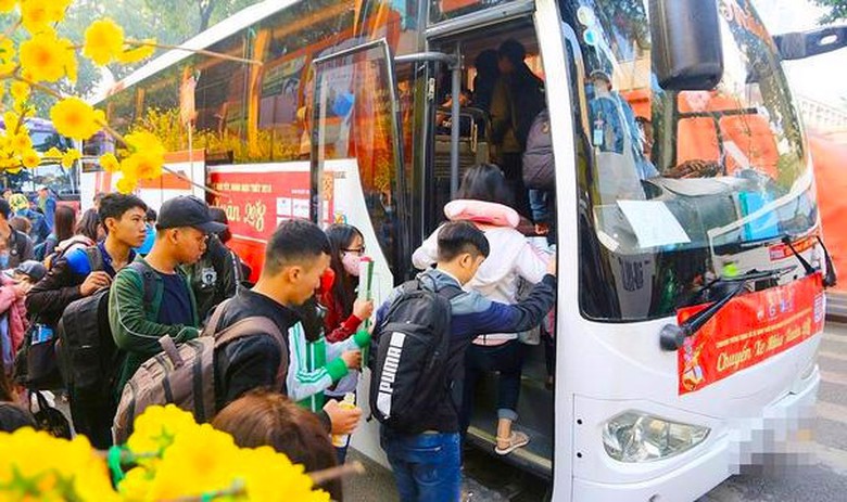 Đường sắt, hàng không đắt khách dịp Tết- Ảnh 1. Đường sắt, hàng không đắt khách dịp Tết- Ảnh 1.