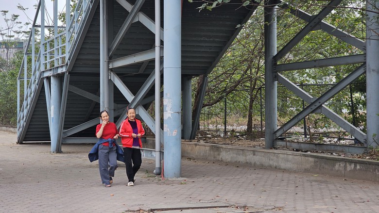 Cận cảnh cầu vượt bộ h&agrave;nh bị 