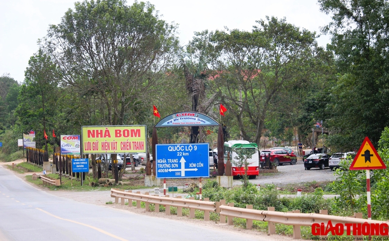 Sau tết, &ocirc; t&ocirc; lại nối đu&ocirc;i nhau &ldquo;Nam tiến&rdquo; tr&ecirc;n đường Hồ Ch&iacute; Minh, cao tốc Cam Lộ - La Sơn- Ảnh 5.