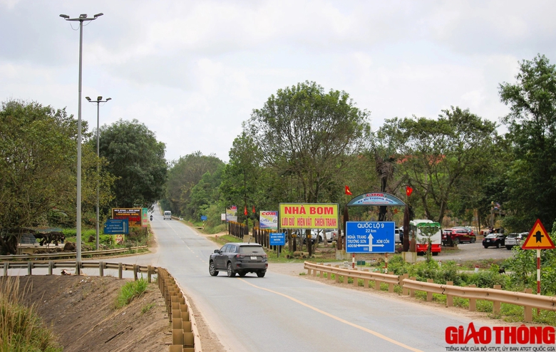 Sau tết, &ocirc; t&ocirc; lại nối đu&ocirc;i nhau &ldquo;Nam tiến&rdquo; tr&ecirc;n đường Hồ Ch&iacute; Minh, cao tốc Cam Lộ - La Sơn- Ảnh 9.