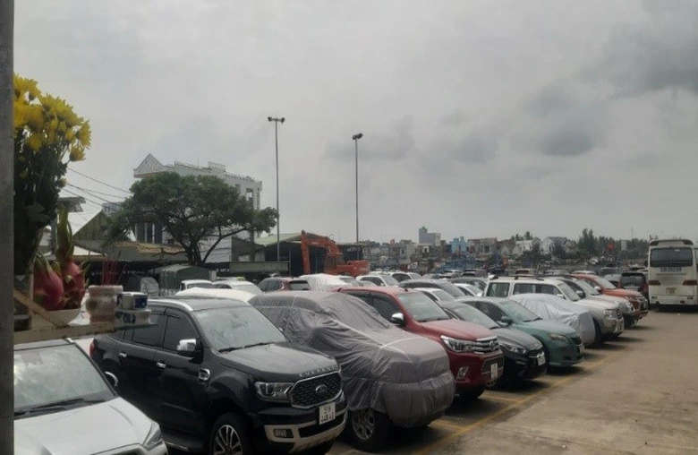 L&yacute; Sơn mất kh&aacute;ch du lịch v&igrave; b&atilde;i giữ xe cảng Sa Kỳ qu&aacute; tải- Ảnh 2.