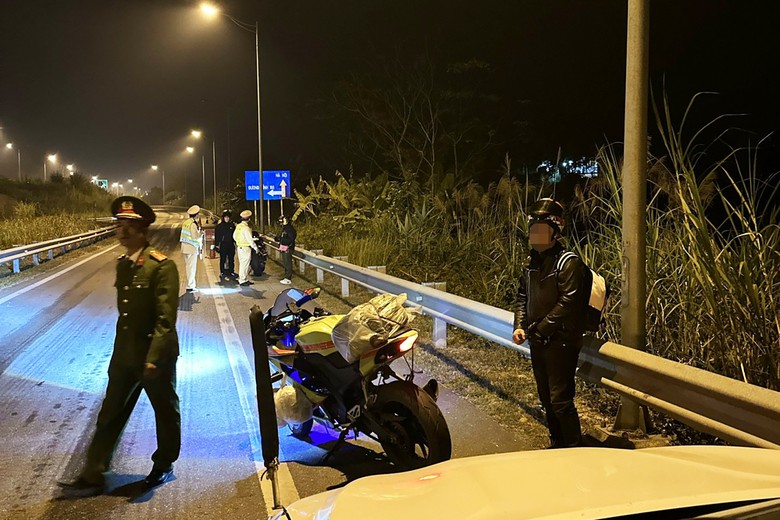 Bốn người tử vong tr&ecirc;n cao tốc: Hệ quả của sự coi thường ph&aacute;p luật- Ảnh 2.