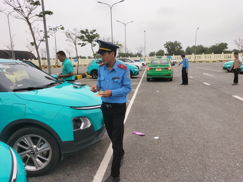Xử nghi&ecirc;m vi phạm kinh doanh vận tải kh&aacute;ch, đảm bảo ATGT tại Quảng Nam- Ảnh 2.
