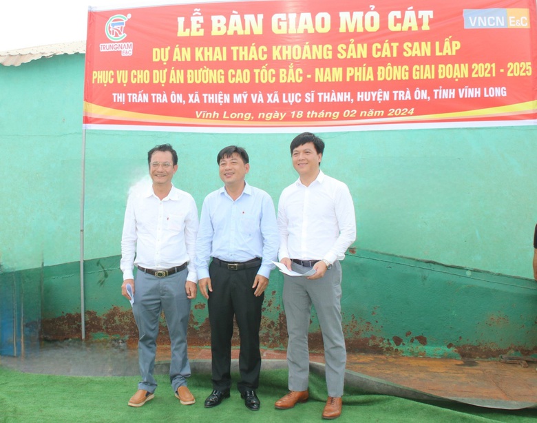 Vĩnh Long bàn giao thêm 3 mỏ cát cho cao tốc Cần Thơ- Cà Mau- Ảnh 1. Vĩnh Long bàn giao thêm 3 mỏ cát cho cao tốc Cần Thơ- Cà Mau- Ảnh 1.