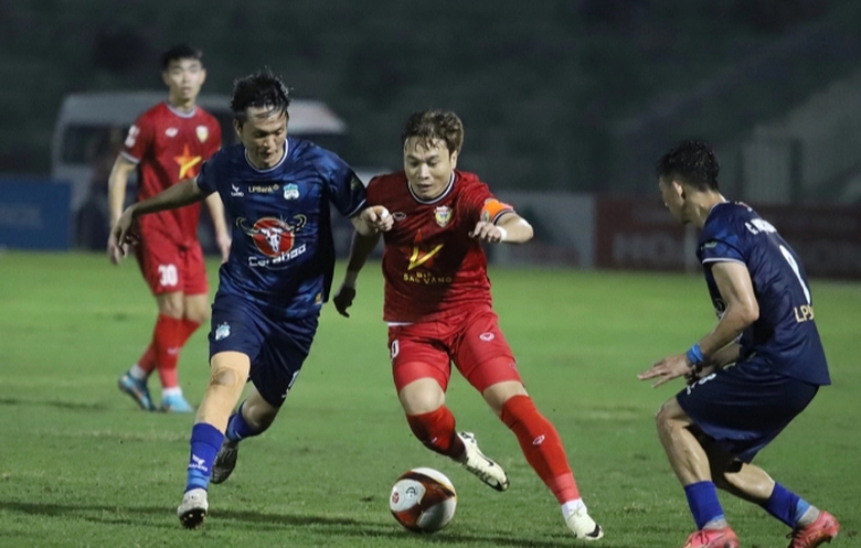 V-League: HAGL thua Hà Tĩnh, CAHN thắng đẹp TP.HCM trong ngày ra mắt HLV Kiatisak- Ảnh 1. V-League: HAGL thua Hà Tĩnh, CAHN thắng đẹp TP.HCM trong ngày ra mắt HLV Kiatisak- Ảnh 1.