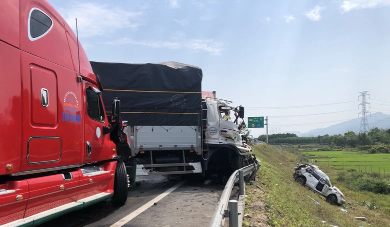 Tai nạn tr&ecirc;n cao tốc Cam Lộ-La Sơn: Kết quả kiểm tra nồng độ cồn c&aacute;c t&agrave;i xế ra sao?- Ảnh 2.