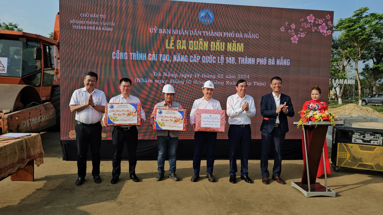 Chủ tịch Đ&agrave; Nẵng th&uacute;c tiến độ 2 dự &aacute;n giao th&ocirc;ng ngh&igrave;n tỷ- Ảnh 1.