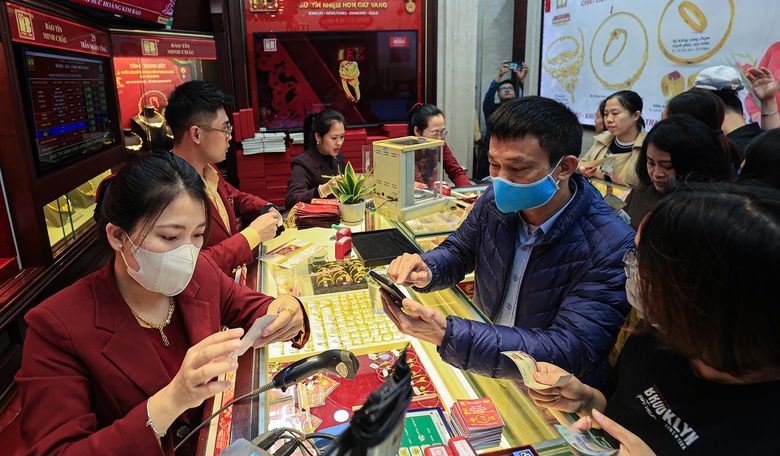 C&oacute; tiền, n&ecirc;n đầu tư v&agrave;o đ&acirc;u năm 2024?- Ảnh 1.