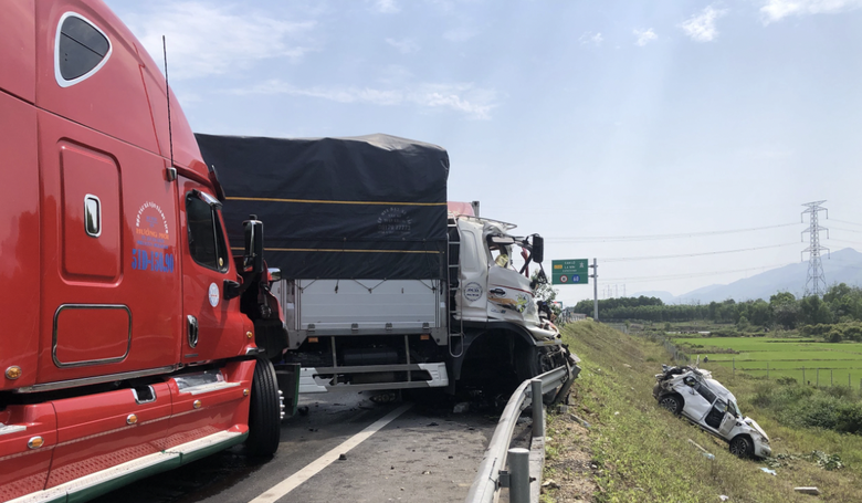 Tai nạn khiến 3 mẹ con tử vong trên cao tốc: Bọn trẻ về không kịp ngày đi học- Ảnh 5. Tai nạn khiến 3 mẹ con tử vong trên cao tốc: Bọn trẻ về không kịp ngày đi học- Ảnh 5.