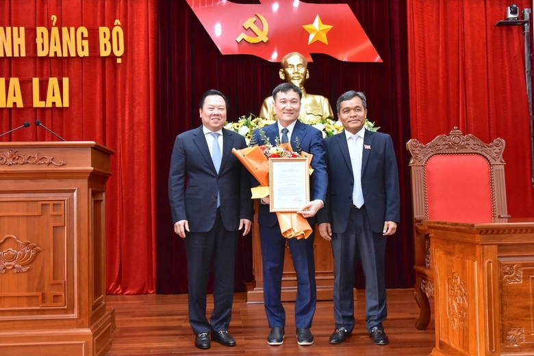 Gia Lai c&oacute; t&acirc;n ph&oacute; chủ tịch tỉnh 41 tuổi- Ảnh 1.