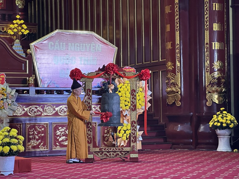 H&agrave;ng vạn du kh&aacute;ch về khai hội xu&acirc;n Y&ecirc;n Tử, giao th&ocirc;ng thuận lợi- Ảnh 4.