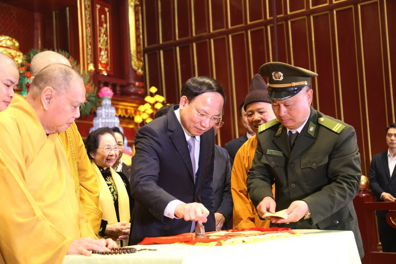 H&agrave;ng vạn du kh&aacute;ch về khai hội xu&acirc;n Y&ecirc;n Tử, giao th&ocirc;ng thuận lợi- Ảnh 3.
