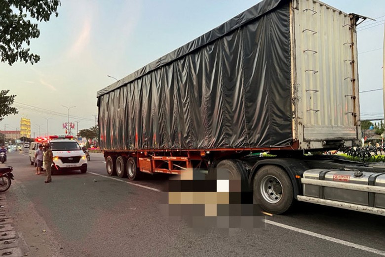 Hiện trường vụ tai nạn trên QL51 khiến 1 người tử vong. Hiện trường vụ tai nạn trên QL51 khiến 1 người tử vong.