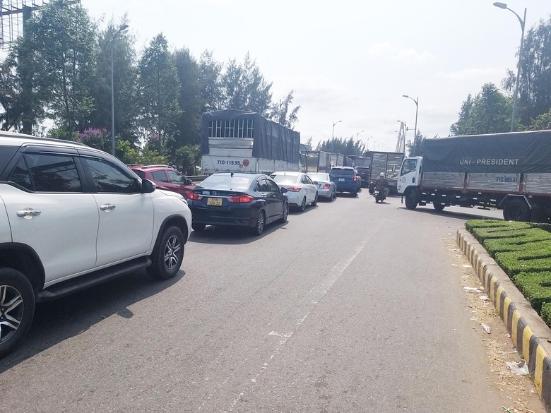 Cận Tết, cầu Rạch Miễu càng ùn ứ giao thông, đi lại gian nan cả 2 chiều- Ảnh 1. Cận Tết, cầu Rạch Miễu càng ùn ứ giao thông, đi lại gian nan cả 2 chiều- Ảnh 1.