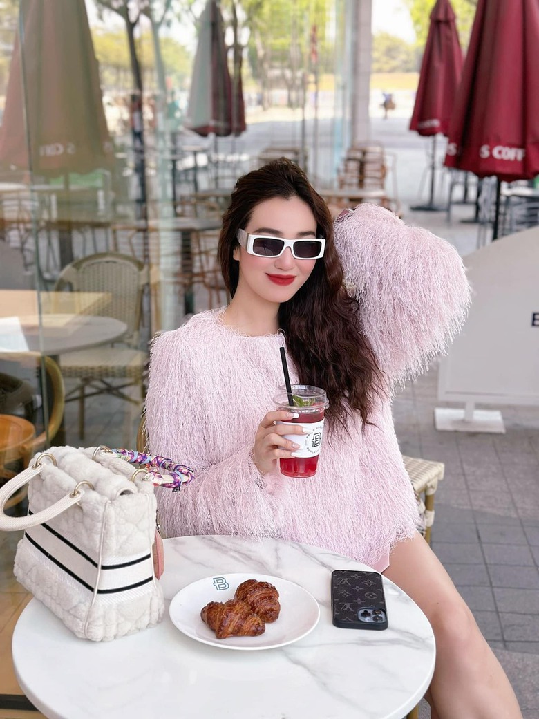 Vừa ra Tết, showbiz Việt đã có đủ Vừa ra Tết, showbiz Việt đã có đủ