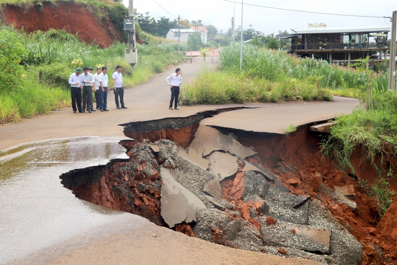 Cấp b&aacute;ch t&igrave;m giải ph&aacute;p khắc phục đường tr&aacute;nh TP Bảo Lộc- Ảnh 1.