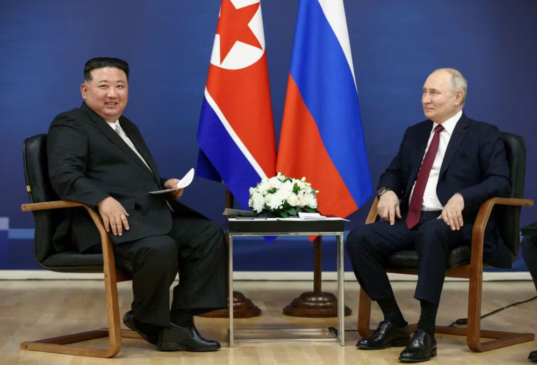 &Ocirc;ng Putin tặng &ocirc; t&ocirc; sang cho &ocirc;ng Kim Jong-un- Ảnh 1.