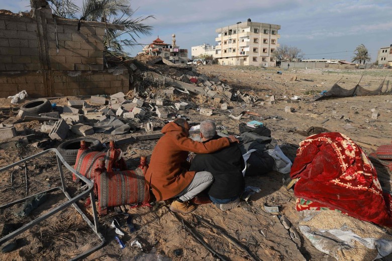 EU k&ecirc;u gọi tạm ngừng bắn nh&acirc;n đạo tại Dải Gaza- Ảnh 1.