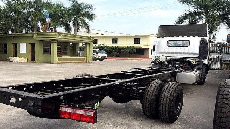 Xe sát xi nhập ngoại đi từ cửa khẩu về có cần đăng kiểm?- Ảnh 1. Xe sát xi nhập ngoại đi từ cửa khẩu về có cần đăng kiểm?- Ảnh 1.