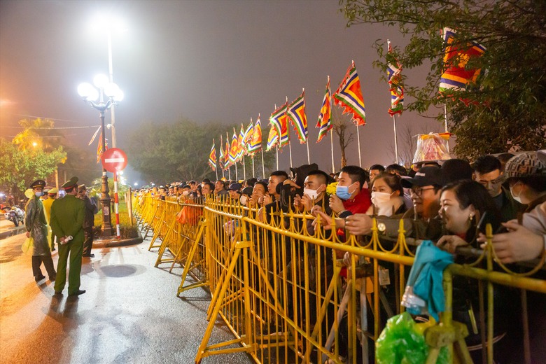 Hơn 2.500 c&ocirc;ng an đảm bảo an ninh trật tự lễ khai ấn đền Trần Nam Định- Ảnh 1.
