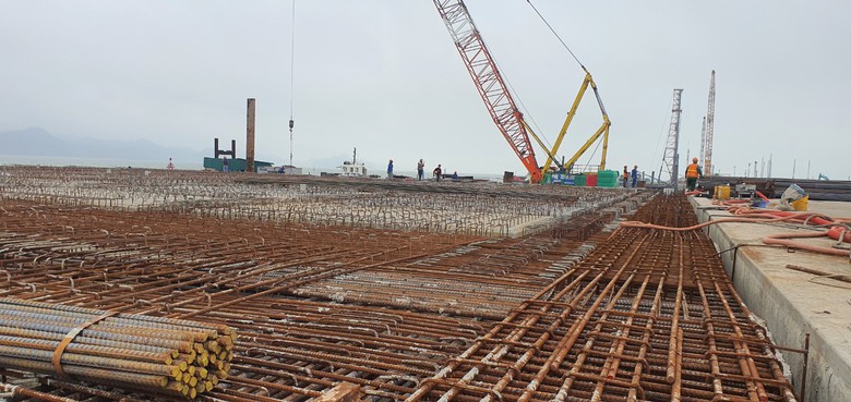 Nhộn nhịp c&ocirc;ng trường thi c&ocirc;ng cảng Lạch Huyện- Ảnh 12.